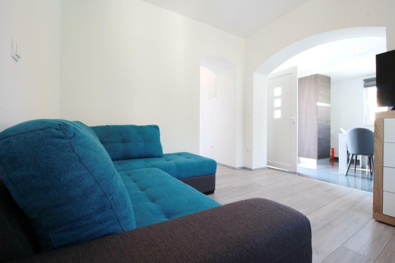 Apartment Sara With Seaview Petrcane Exteriér fotografie
